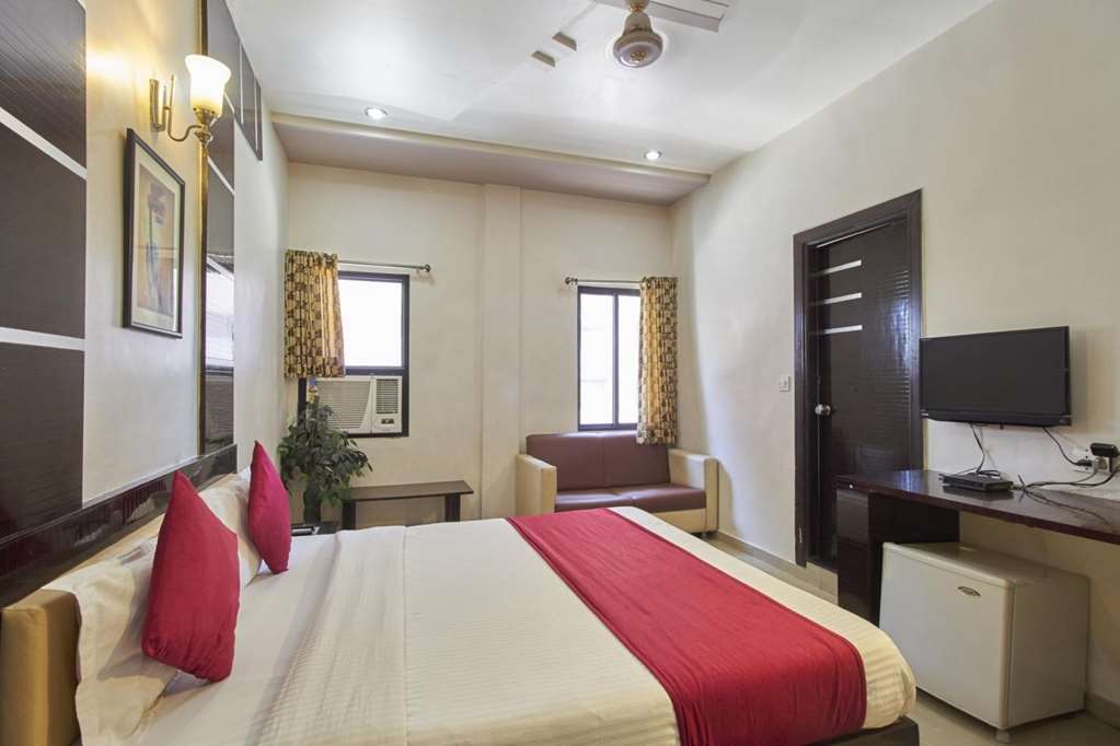 Oyo Flagship 19003 Hotel Rudra Mahal Ahmedabad Cameră foto